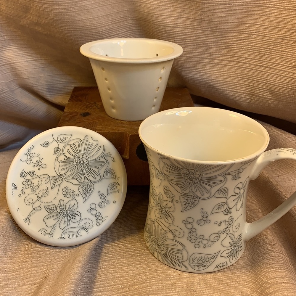 Teavana 3-piece tea set w/gorgeous flower design